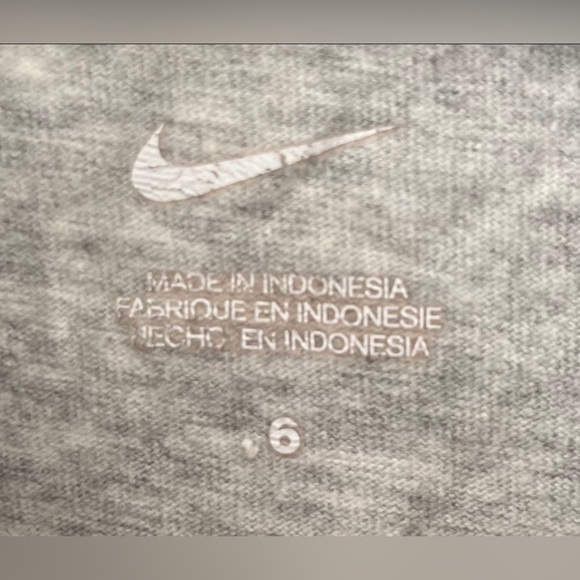 Boy’s Nike “Awesome” Long Sleeve Tee. Size 6. Color Grey and Black. - Picture 3 of 4